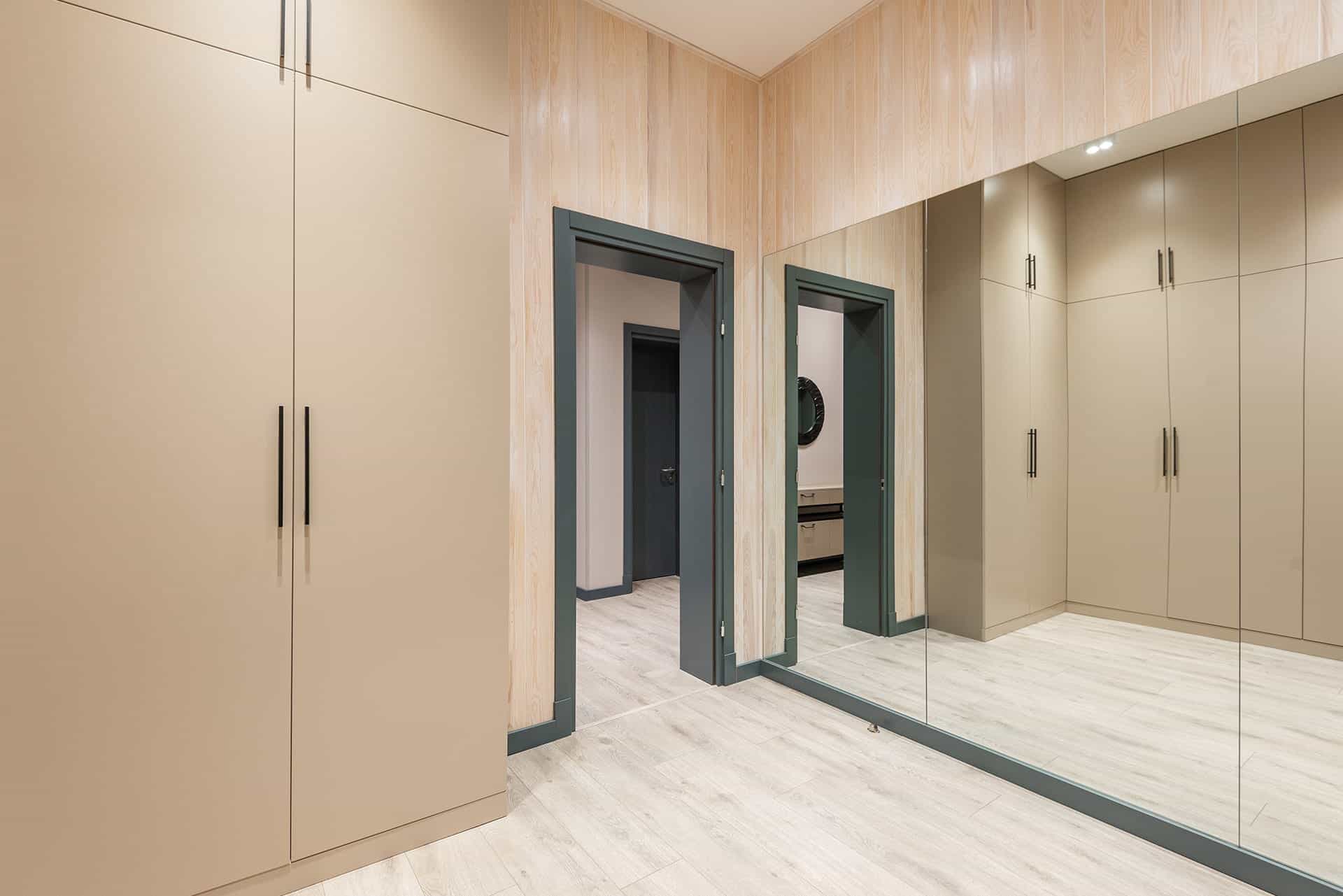 Hotel room and hallway painting by experienced contractors